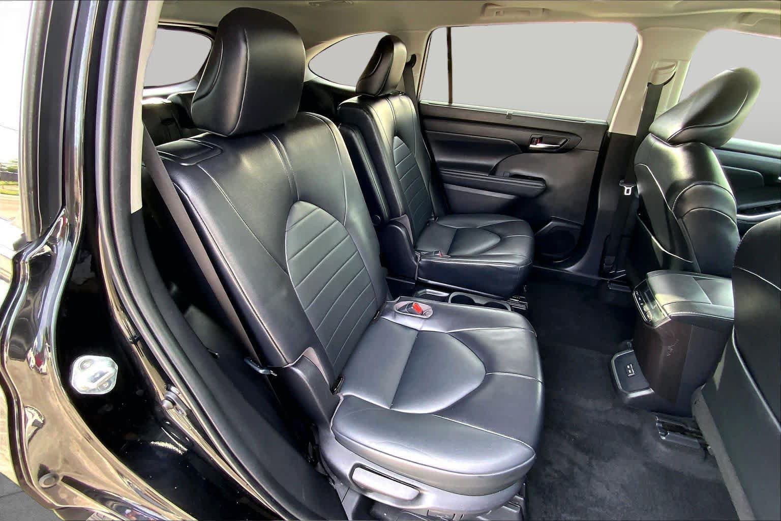 Used 2022 Toyota Highlander XLE AWD/4WD image 17
