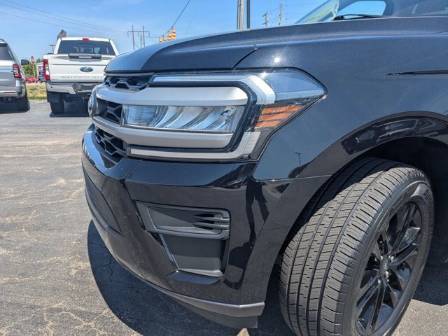 Certified 2024 Ford Expedition XLT RWD image 5