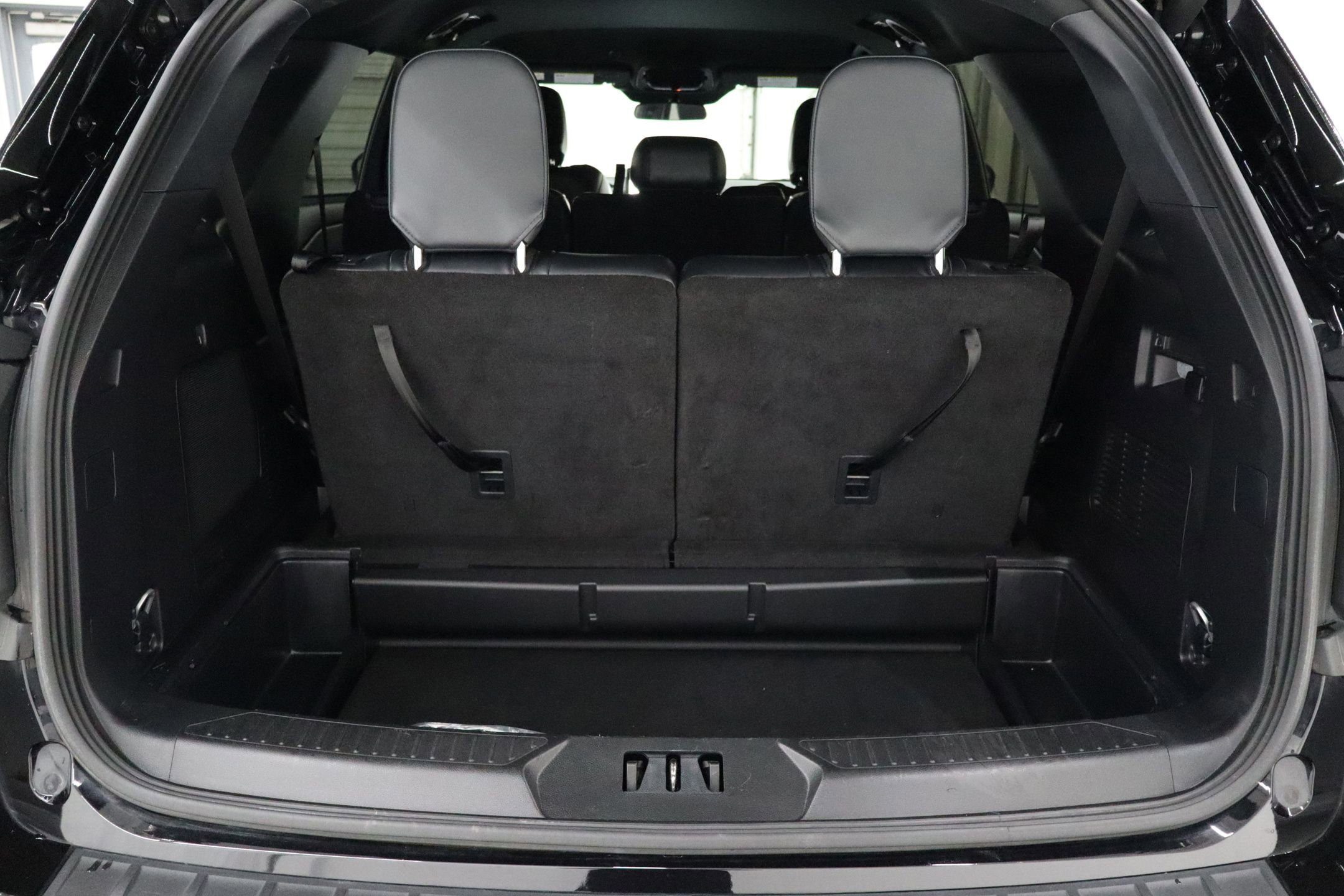 Certified 2025 Ford Explorer ST-Line w/ ST-Line Street Pack image 33