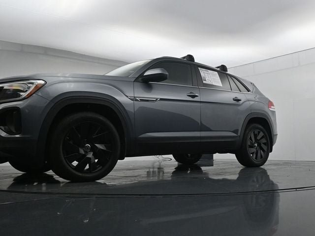 Used 2024 Volkswagen Atlas Cross Sport SE AWD/4WD image 38