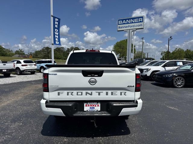 Used 2025 Nissan Frontier SV image 2