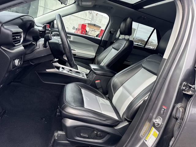 Certified 2023 Ford Explorer XLT w/ Equipment Group 202A AWD/4WD image 7