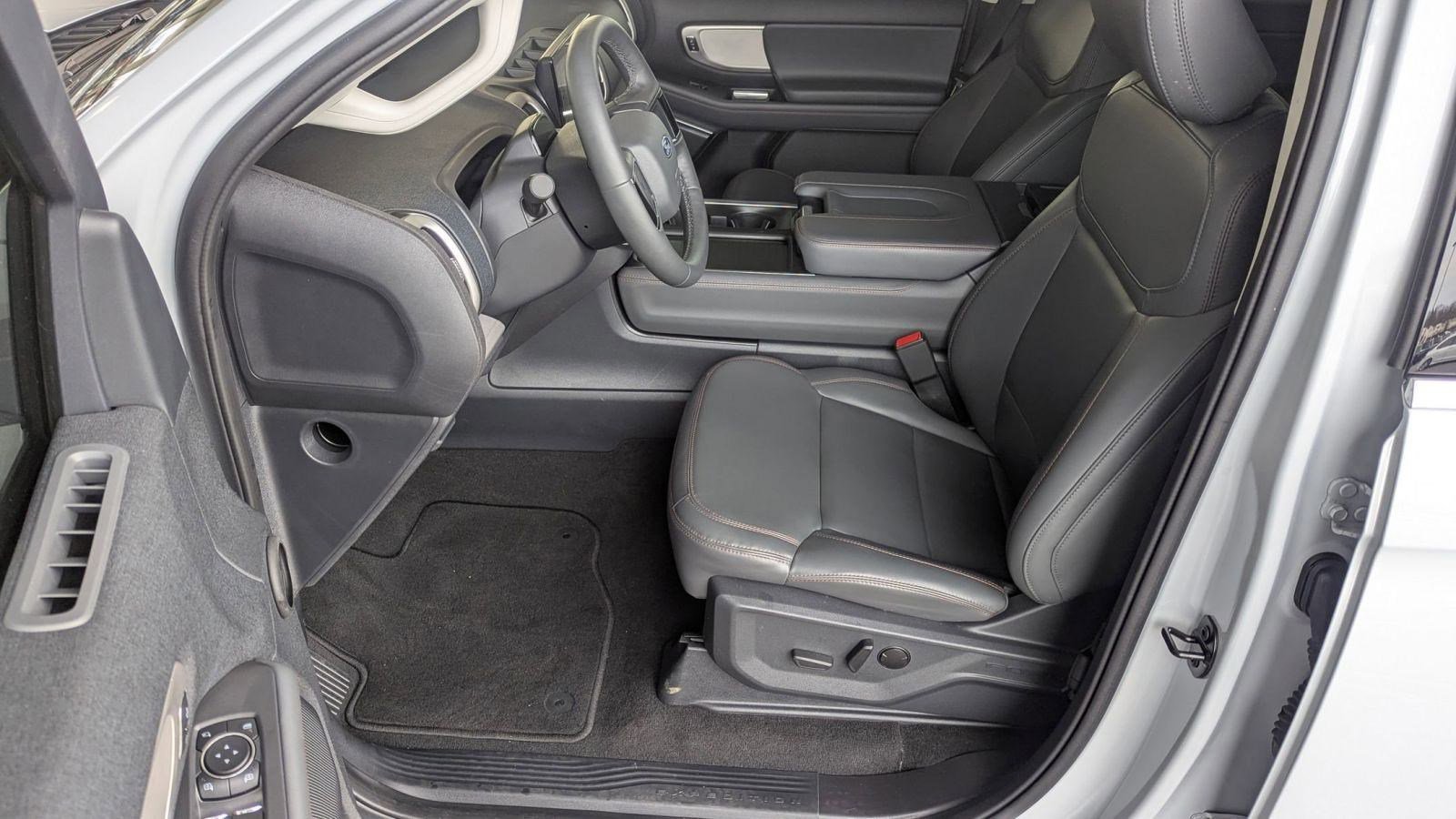 Certified 2025 Ford Expedition Active image 10