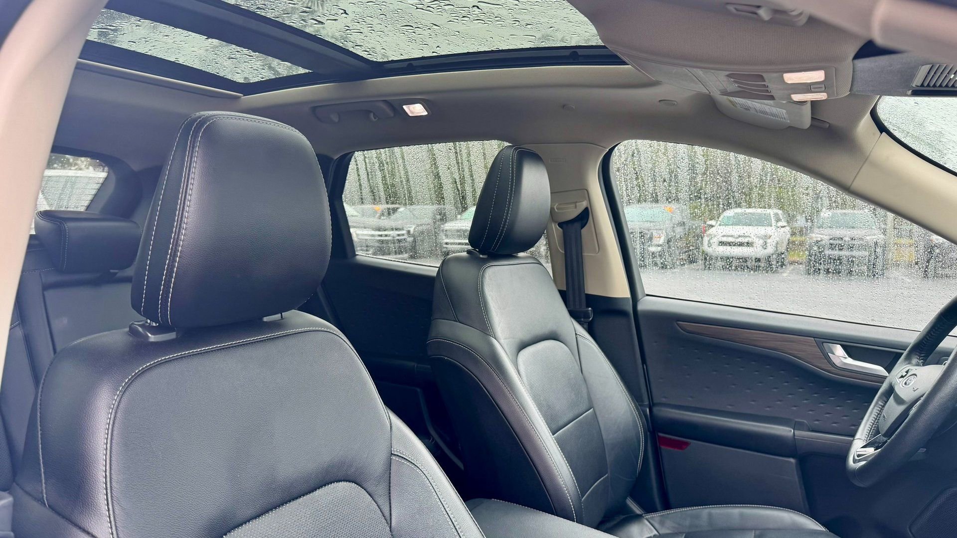 Certified 2020 Ford Escape Titanium w/ Titanium Premium Package 2.0 image 9