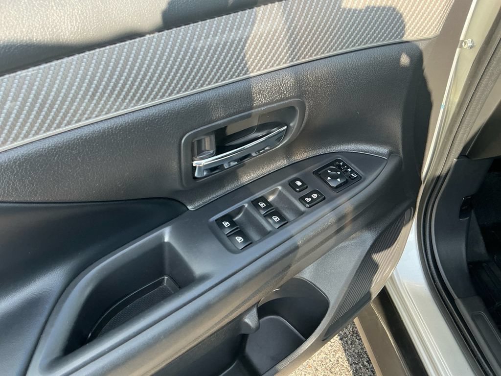 Used 2020 Mitsubishi Outlander SEL FWD image 16