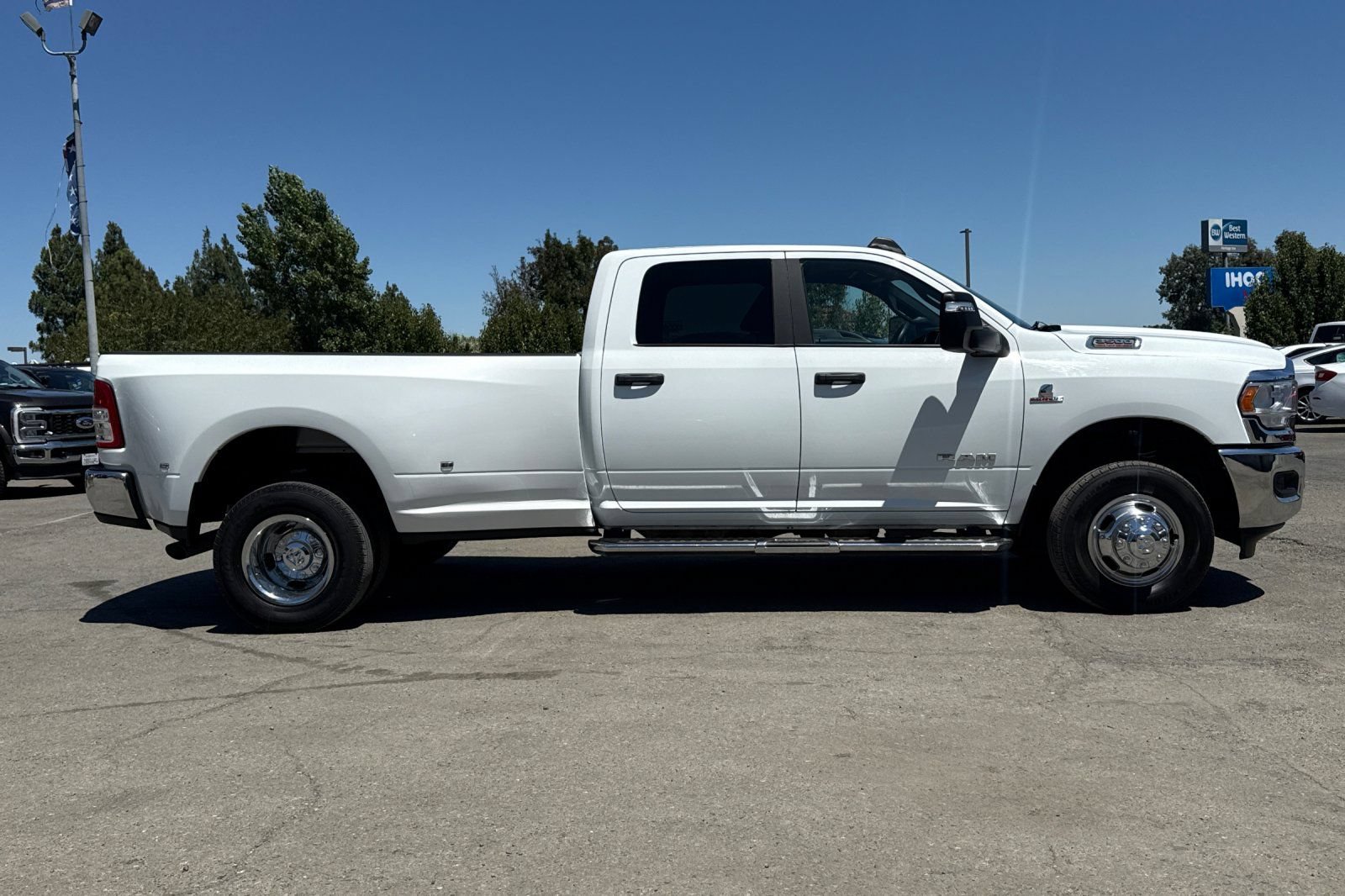 Used 2024 RAM 3500 Big Horn AWD/4WD image 3