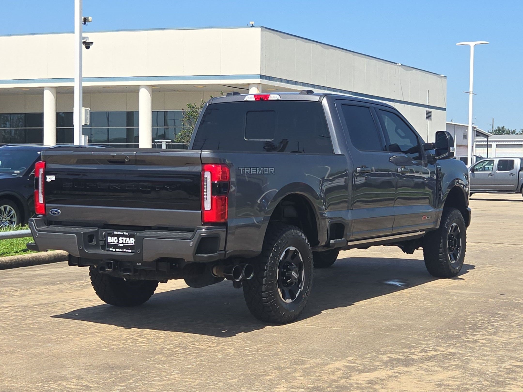Certified 2026 Ford F250 Platinum w/ Tremor Off-Road Package AWD/4WD image 3