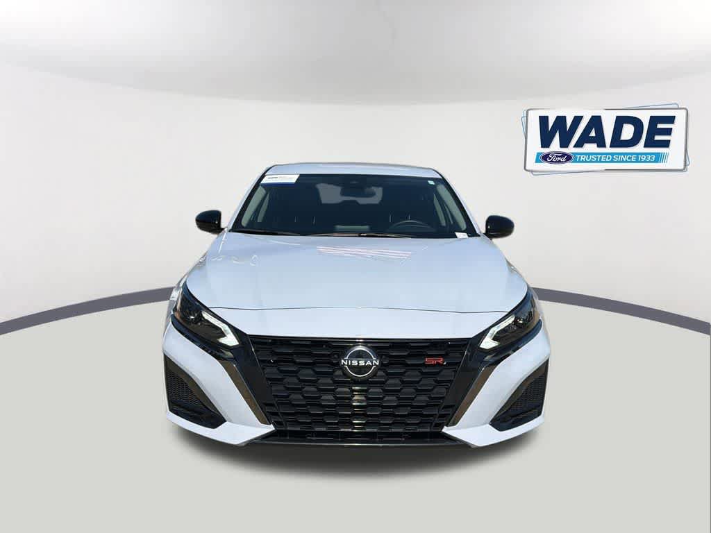 Used 2024 Nissan Altima 2.5 SR FWD image 2