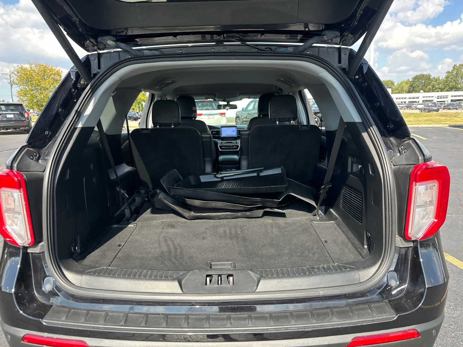 Certified 2022 Ford Explorer XLT w/ Equipment Group 202A image 31