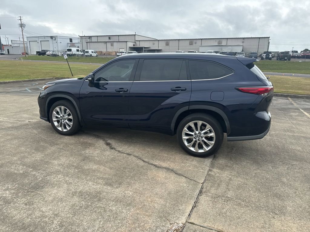 Used 2021 Toyota Highlander Limited FWD image 7