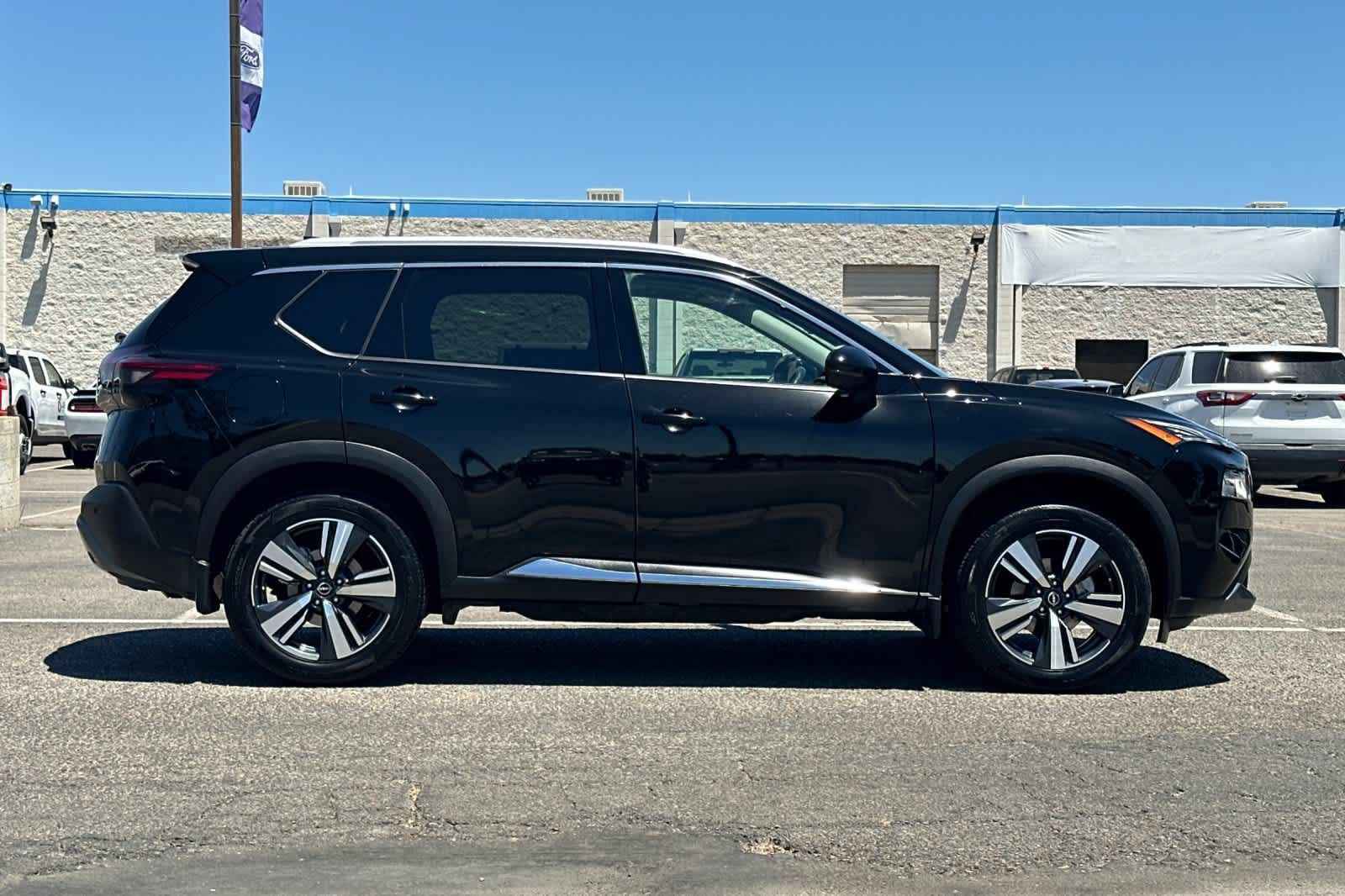 Used 2023 Nissan Rogue SL FWD image 9