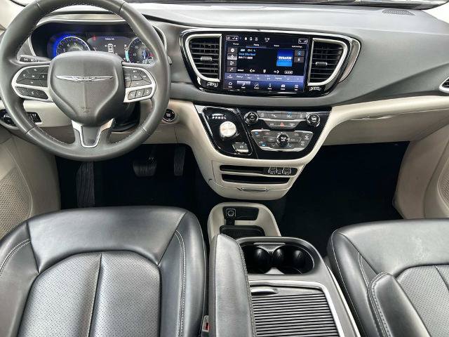 Used 2023 Chrysler Pacifica Touring-L FWD image 13