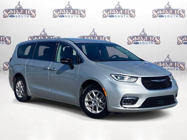 Used 2024 Chrysler Pacifica Touring-L FWD image 1
