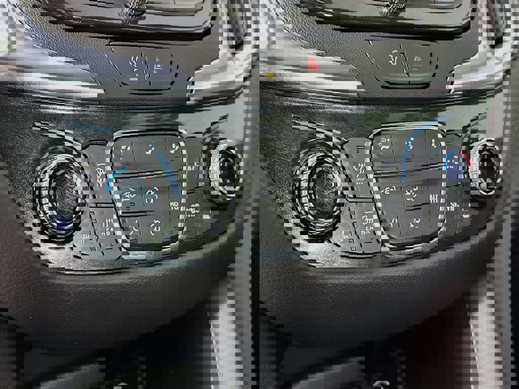 Used 2024 Chevrolet Equinox Premier image 22