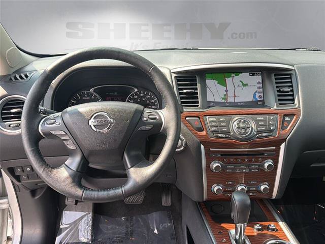 Used 2018 Nissan Pathfinder Platinum AWD/4WD image 3