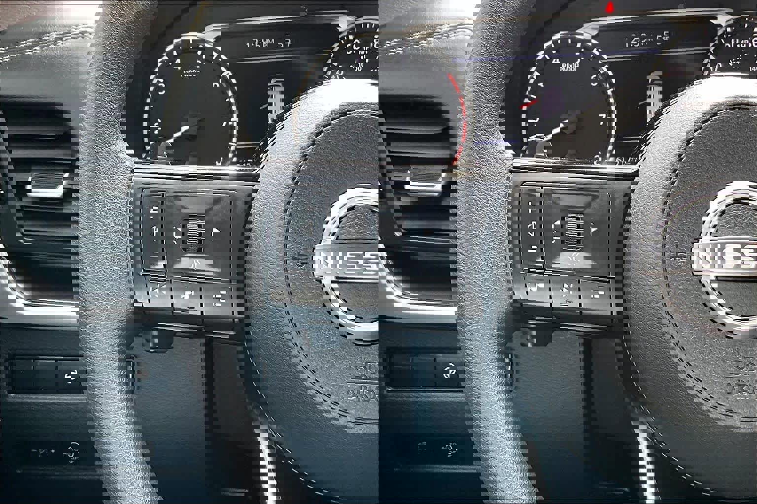 Used 2023 Nissan Rogue SV image 24