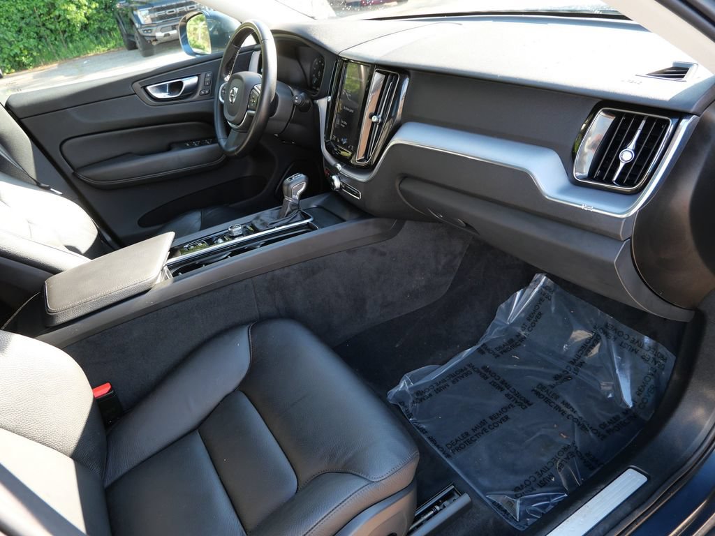 Used 2020 Volvo XC60 T5 Momentum AWD/4WD image 8