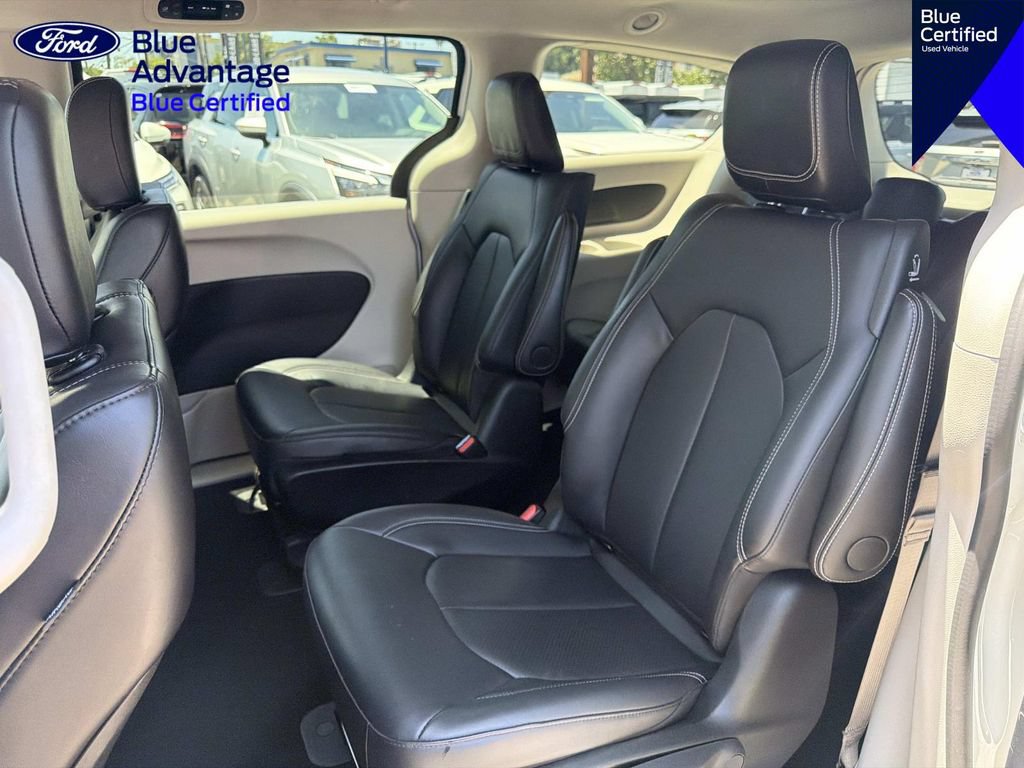 Used 2024 Chrysler Pacifica Limited FWD image 15