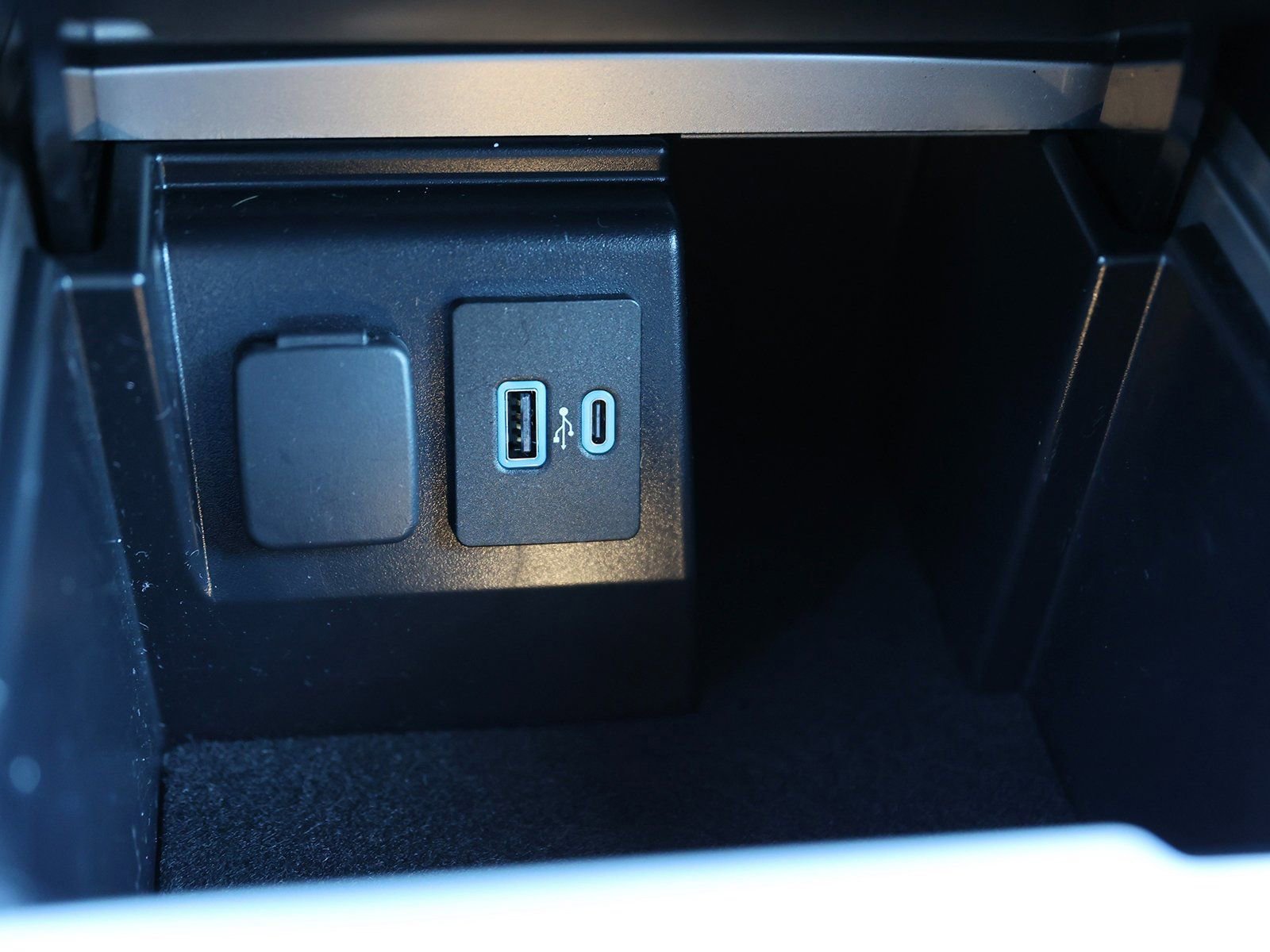 Certified 2022 Ford Explorer XLT w/ Class IV Trailer Tow Package image 33