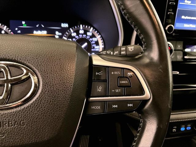 Used 2022 Toyota Highlander XLE AWD/4WD image 18
