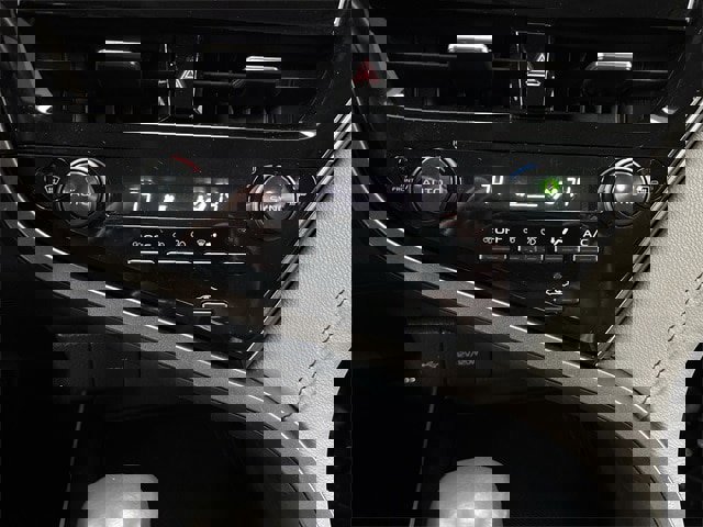 Used 2024 Toyota Camry SE w/ Convenience Package image 10