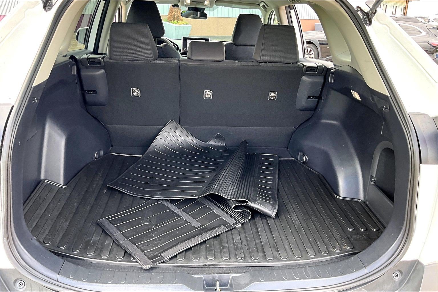 Used 2024 Toyota RAV4 LE AWD/4WD image 19