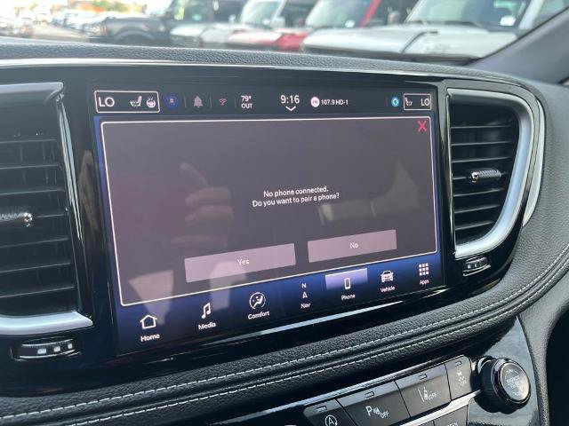 Used 2025 Chrysler Pacifica Limited FWD image 34
