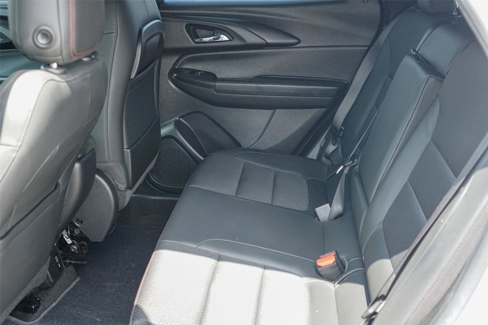 Used 2021 Chevrolet TrailBlazer RS w/ Technology Package FWD image 23