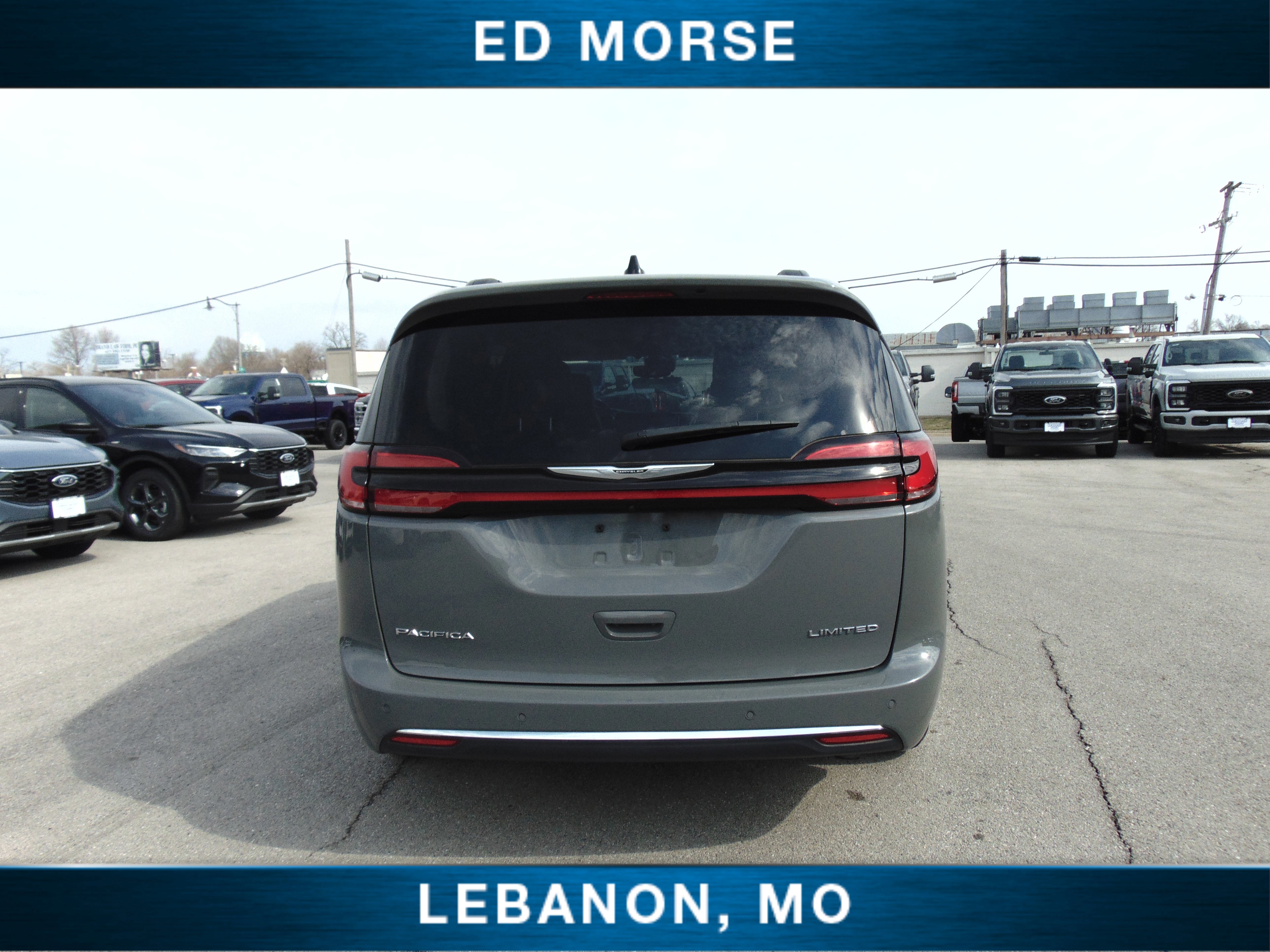 Used 2023 Chrysler Pacifica Limited image 4