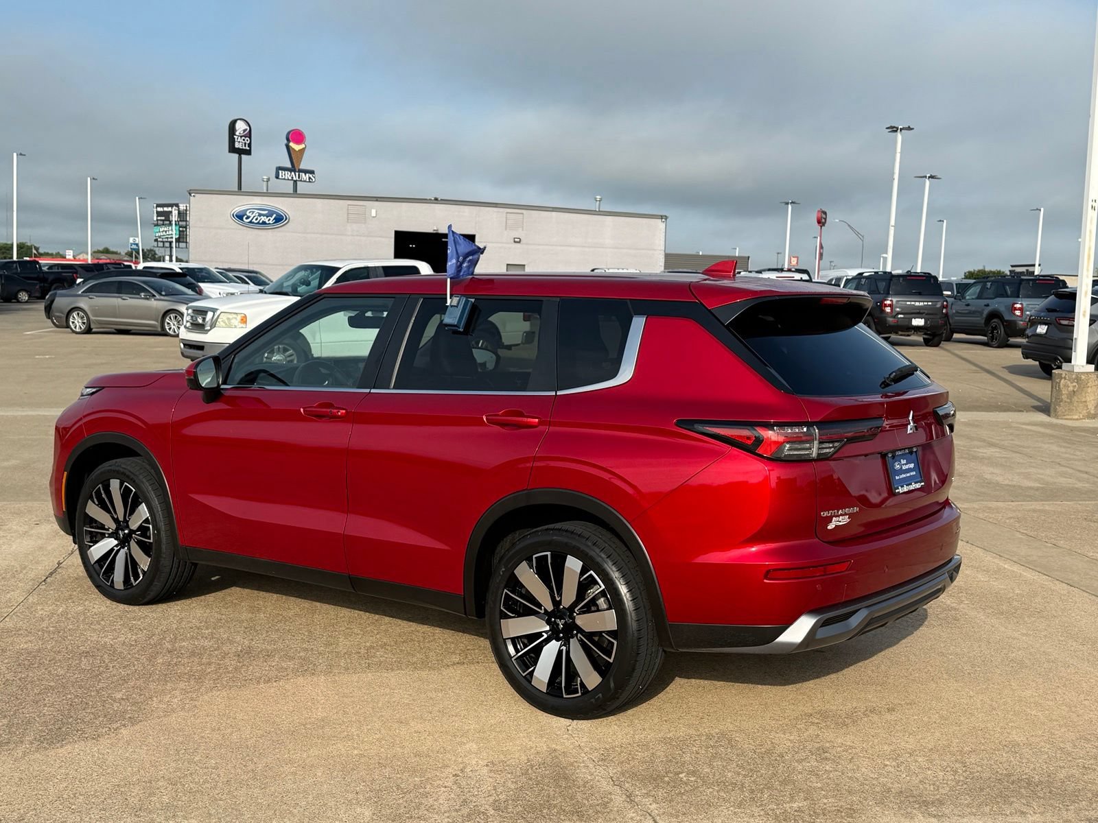 Used 2025 Mitsubishi Outlander SE FWD image 7