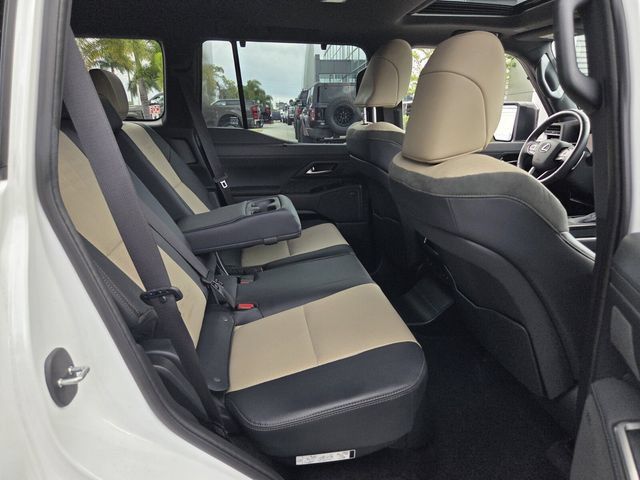 Used 2024 Lexus GX 550 AWD/4WD image 18