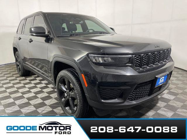 Used 2023 Jeep Grand Cherokee Altitude AWD/4WD image 2