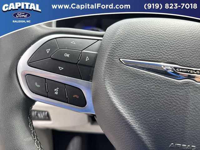 Used 2024 Chrysler Pacifica Touring-L FWD image 22