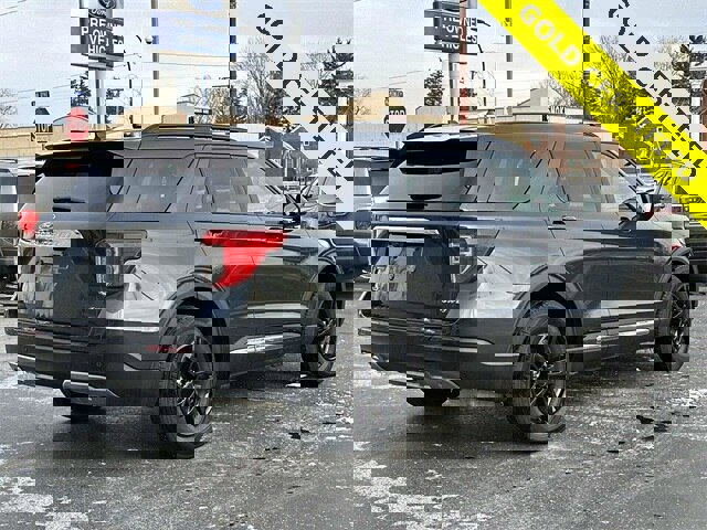 Certified 2023 Ford Explorer XLT w/ Equipment Group 202A image 3