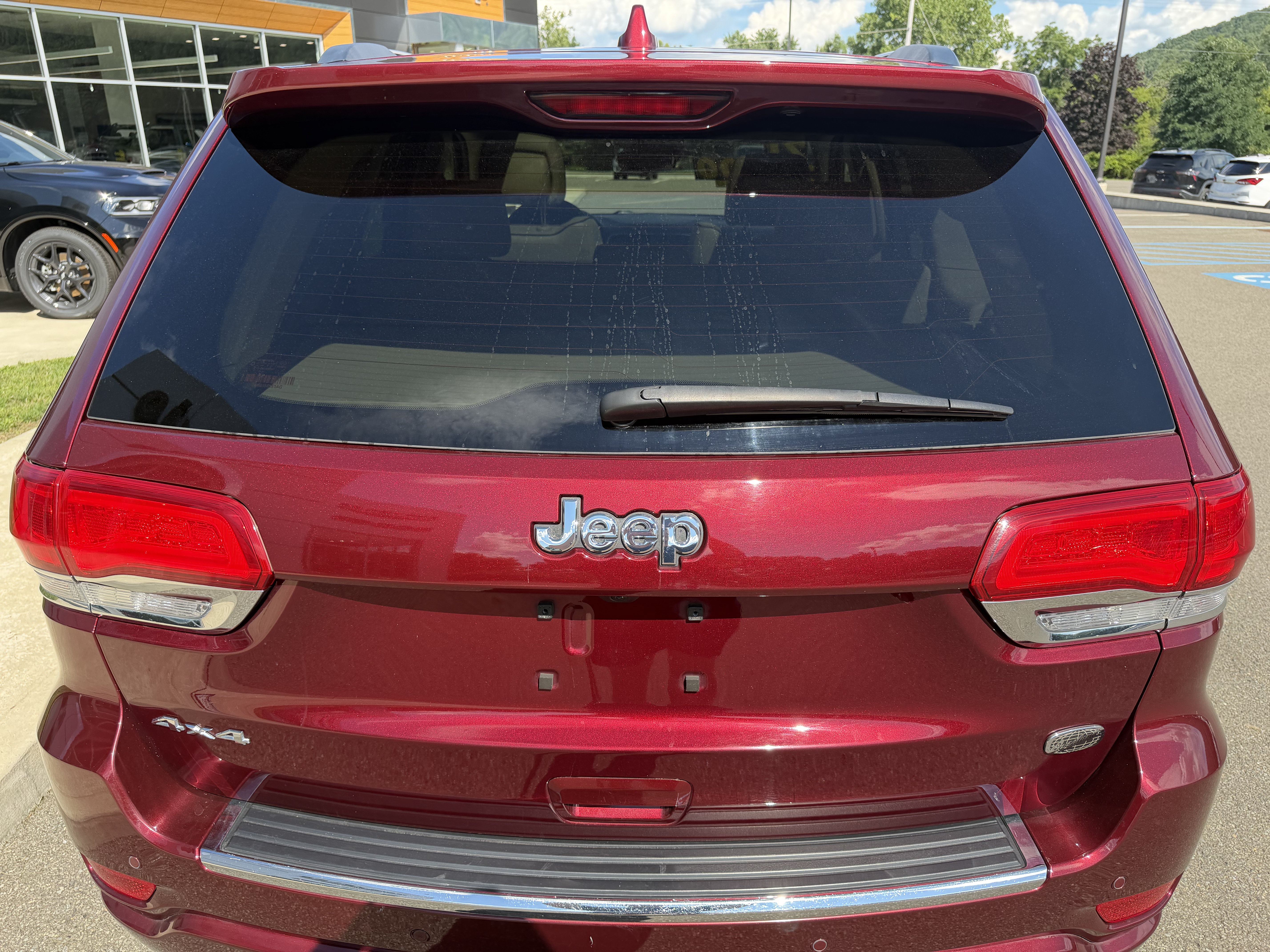 Used 2021 Jeep Grand Cherokee Overland AWD/4WD image 6