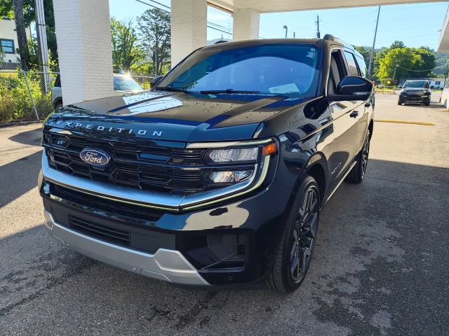 Certified 2025 Ford Expedition Platinum w/ Platinum Ultimate Package AWD/4WD image 4