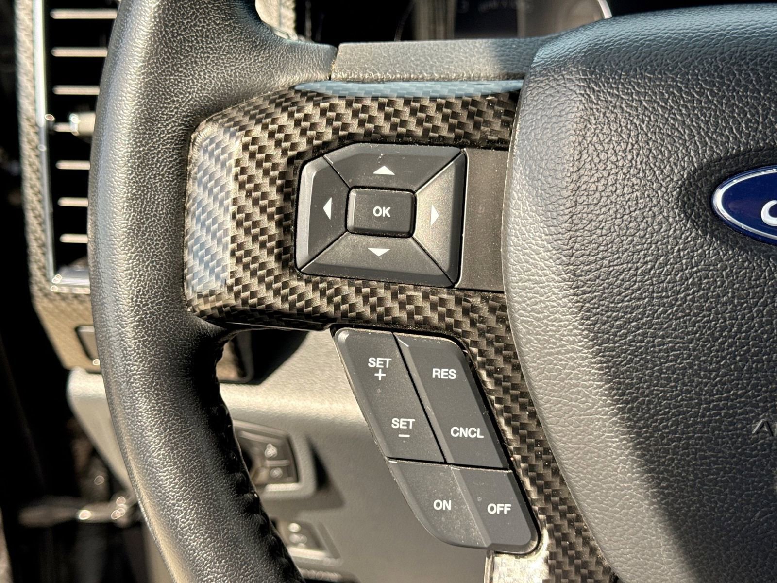Certified 2022 Ford F250 Lariat w/ Tremor Off-Road Package AWD/4WD image 30