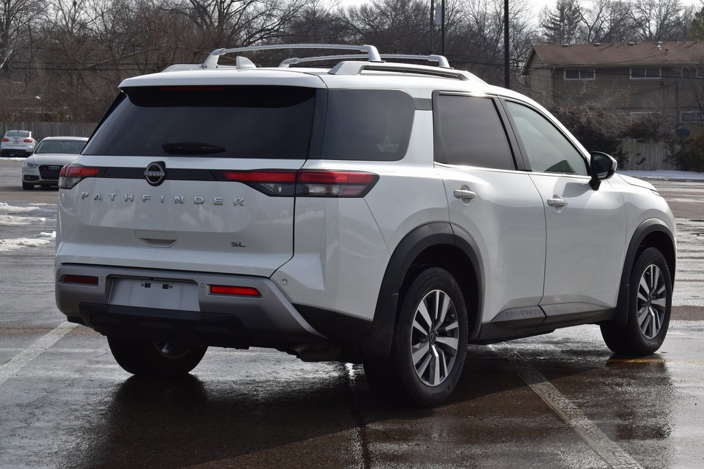 Used 2024 Nissan Pathfinder SL image 2
