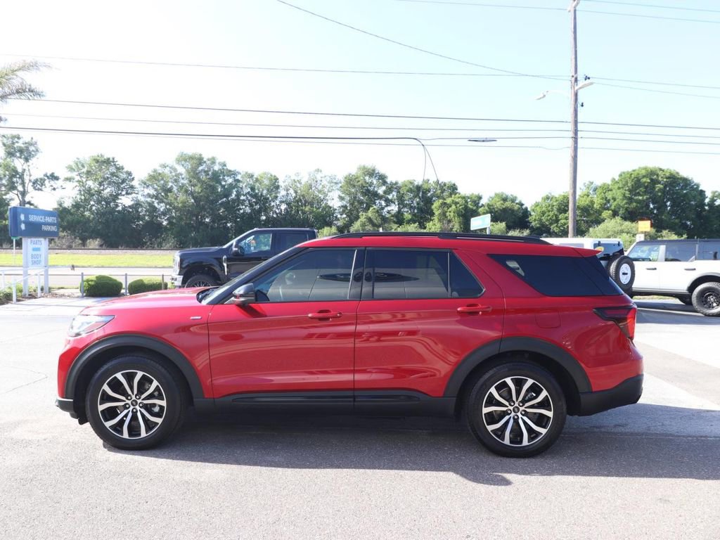 Certified 2025 Ford Explorer ST-Line RWD image 5