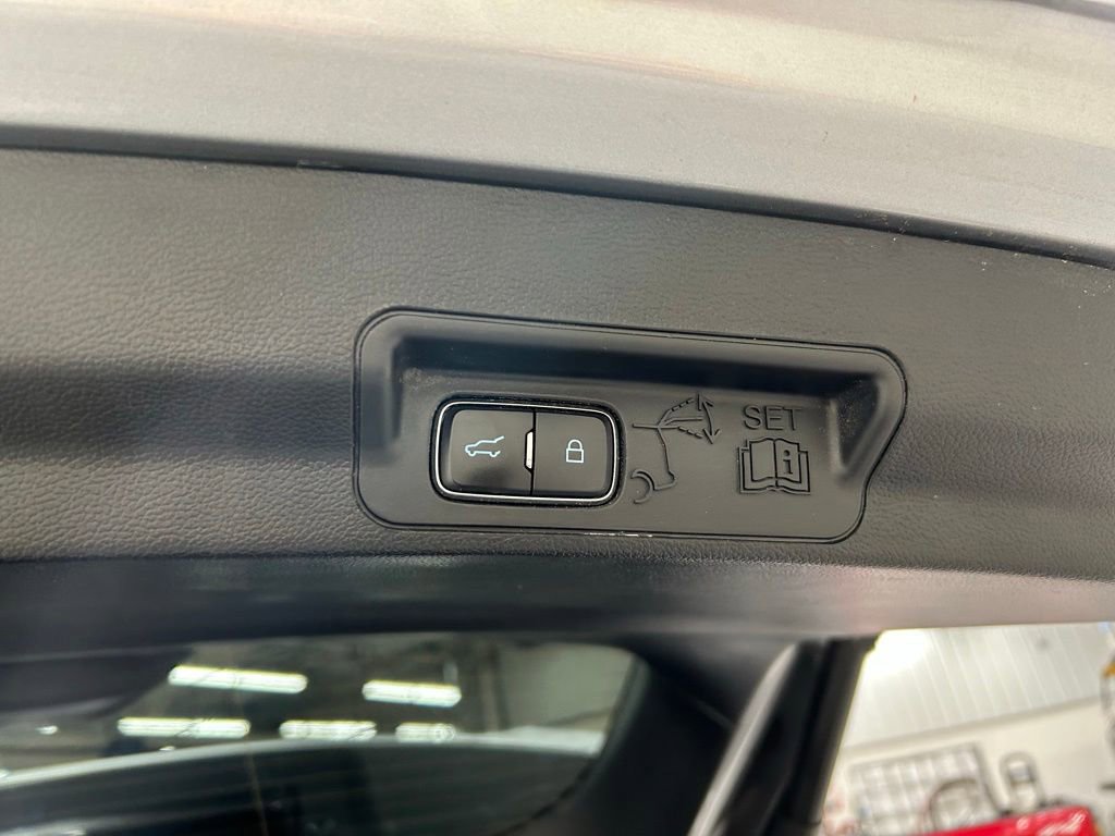 Certified 2020 Ford Explorer XLT w/ Equipment Group 202A AWD/4WD image 31