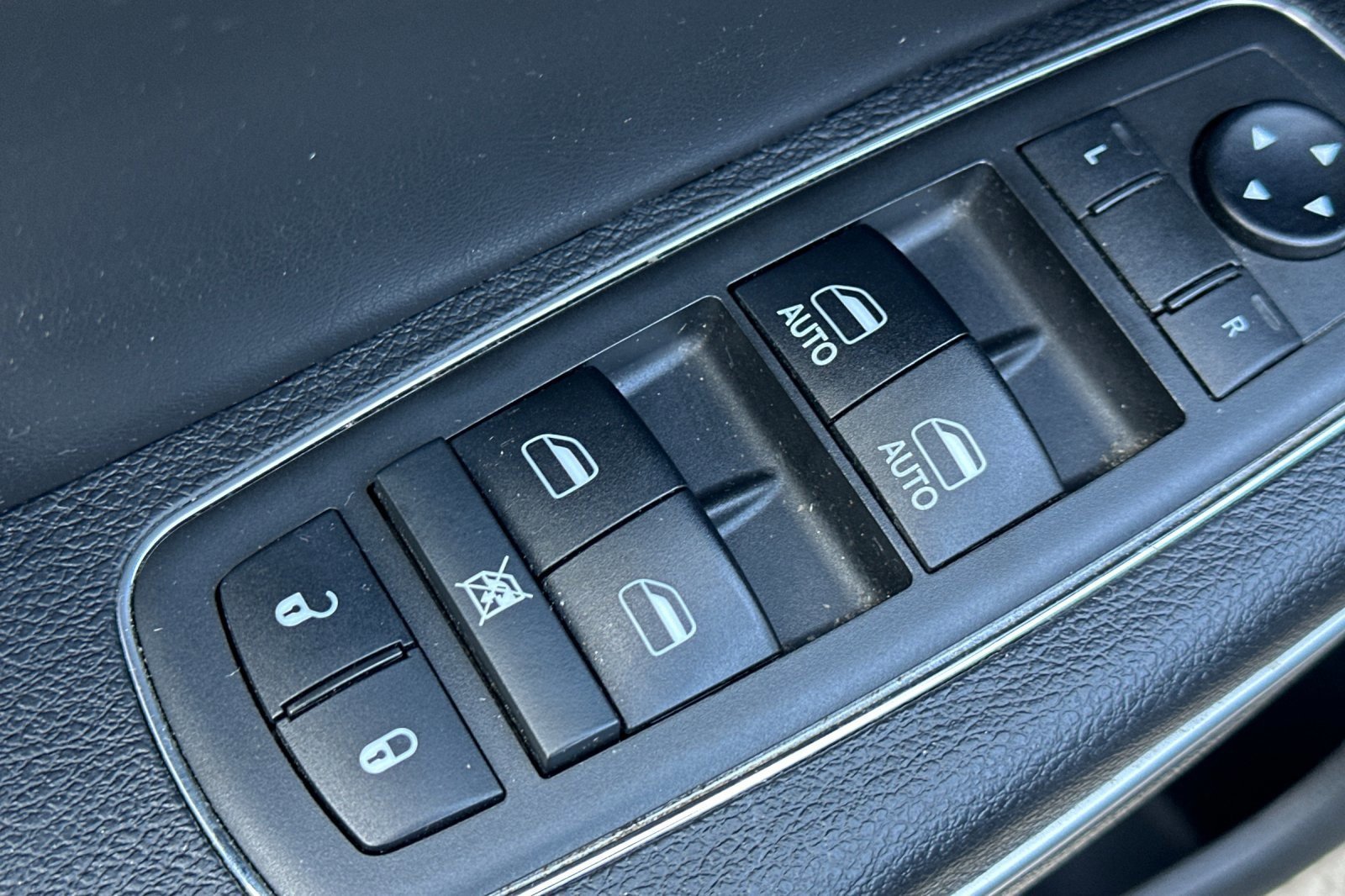 Used 2019 Chrysler 300 Limited image 11