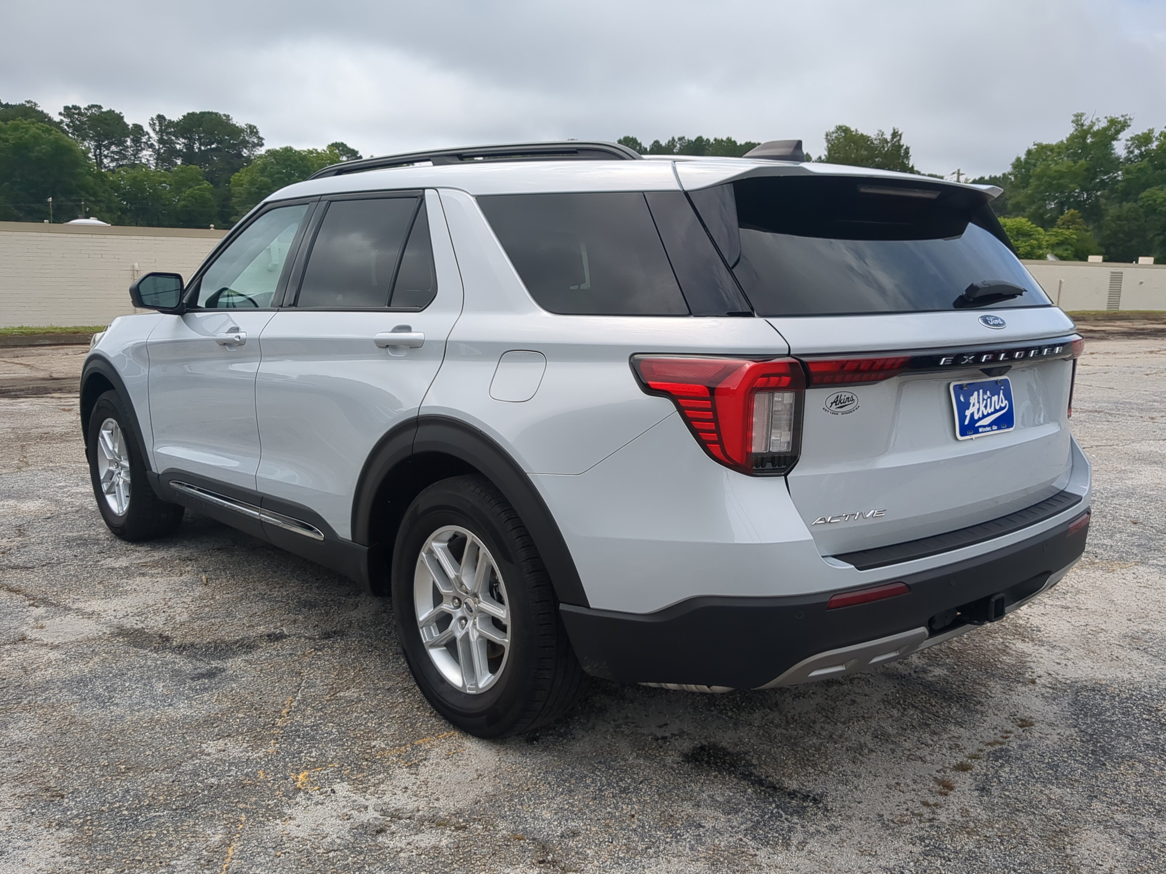 Certified 2025 Ford Explorer Active w/ Active Comfort Package RWD image 5
