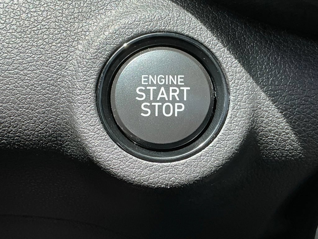 Used 2025 Hyundai Venue SEL FWD image 40