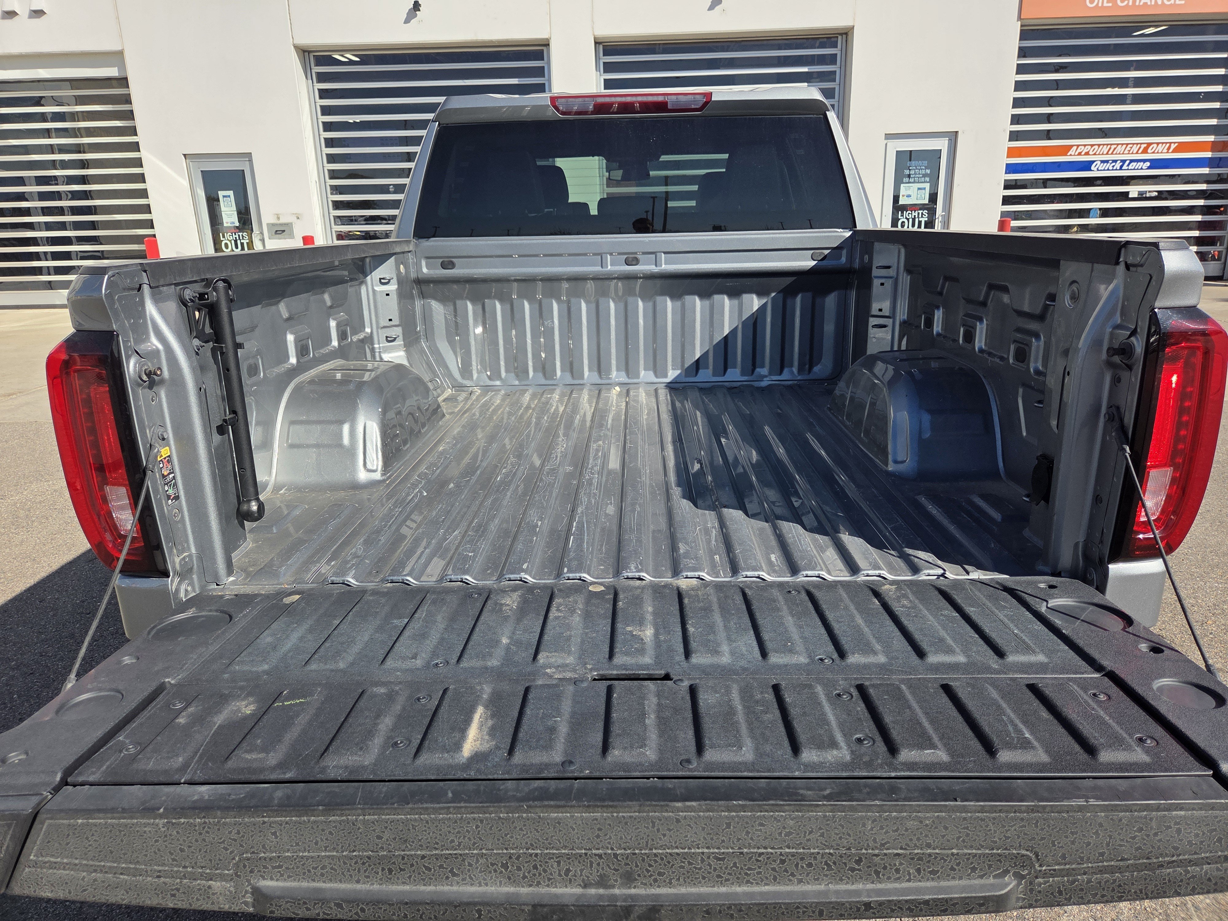 Used 2025 GMC Sierra 1500 SLT AWD/4WD image 13