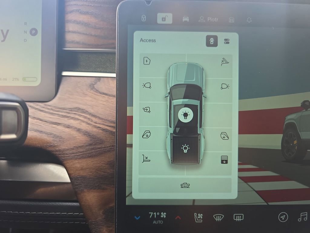 Used 2022 Rivian R1T Adventure image 32