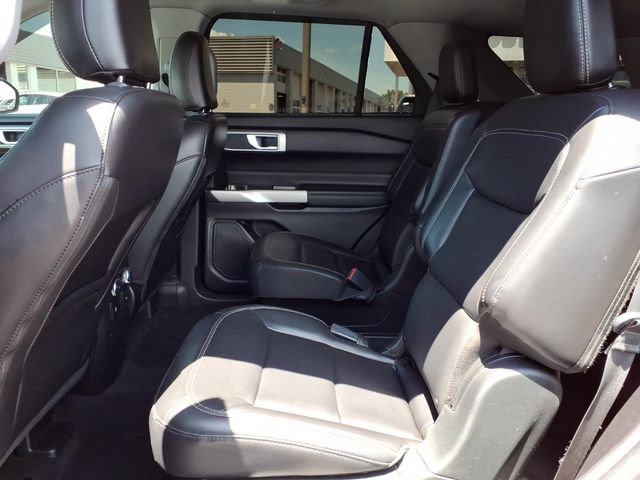 Certified 2022 Ford Explorer XLT w/ Equipment Group 202A AWD/4WD image 6