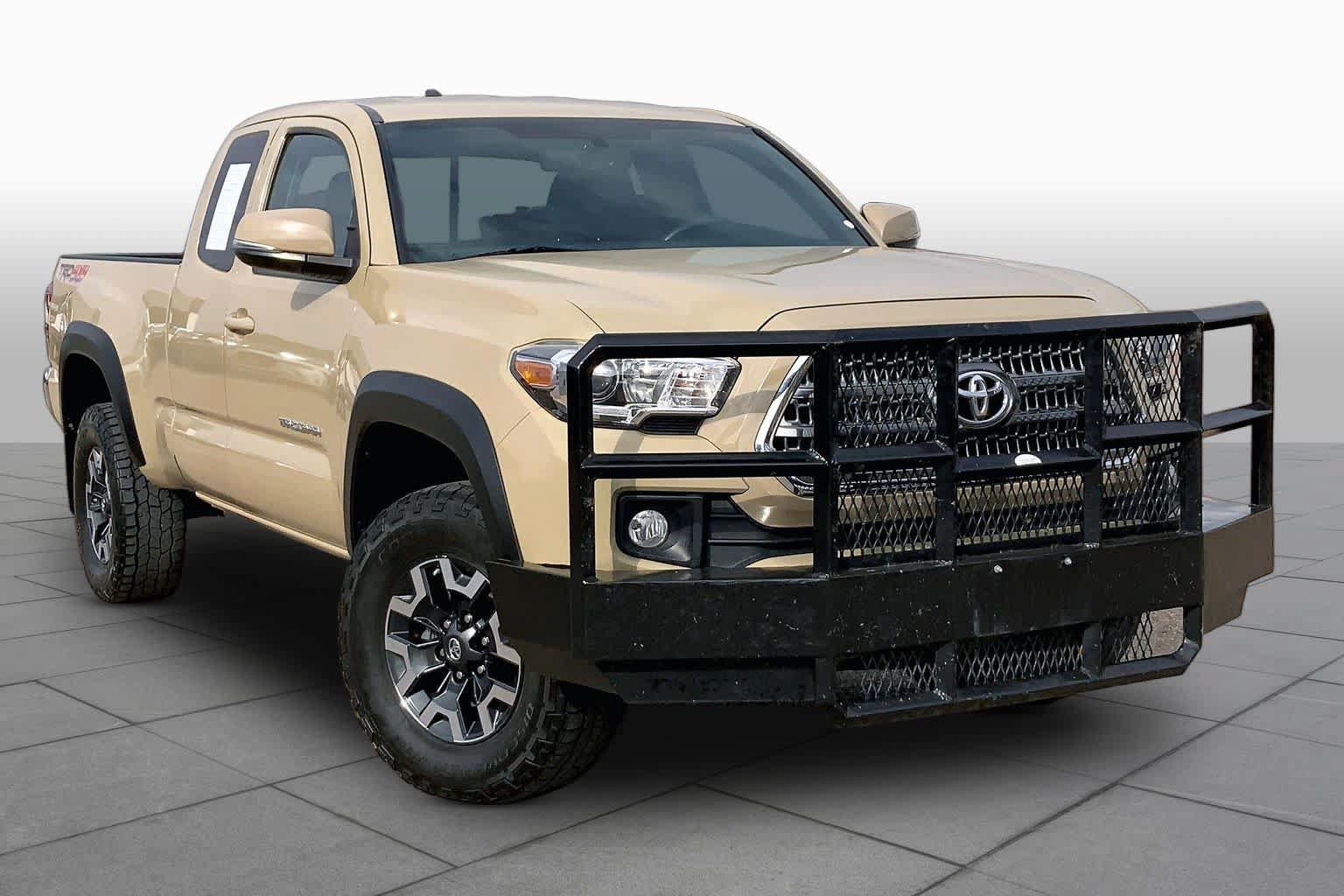 Used 2017 Toyota Tacoma TRD Off-Road w/ Tow Package AWD/4WD image 3