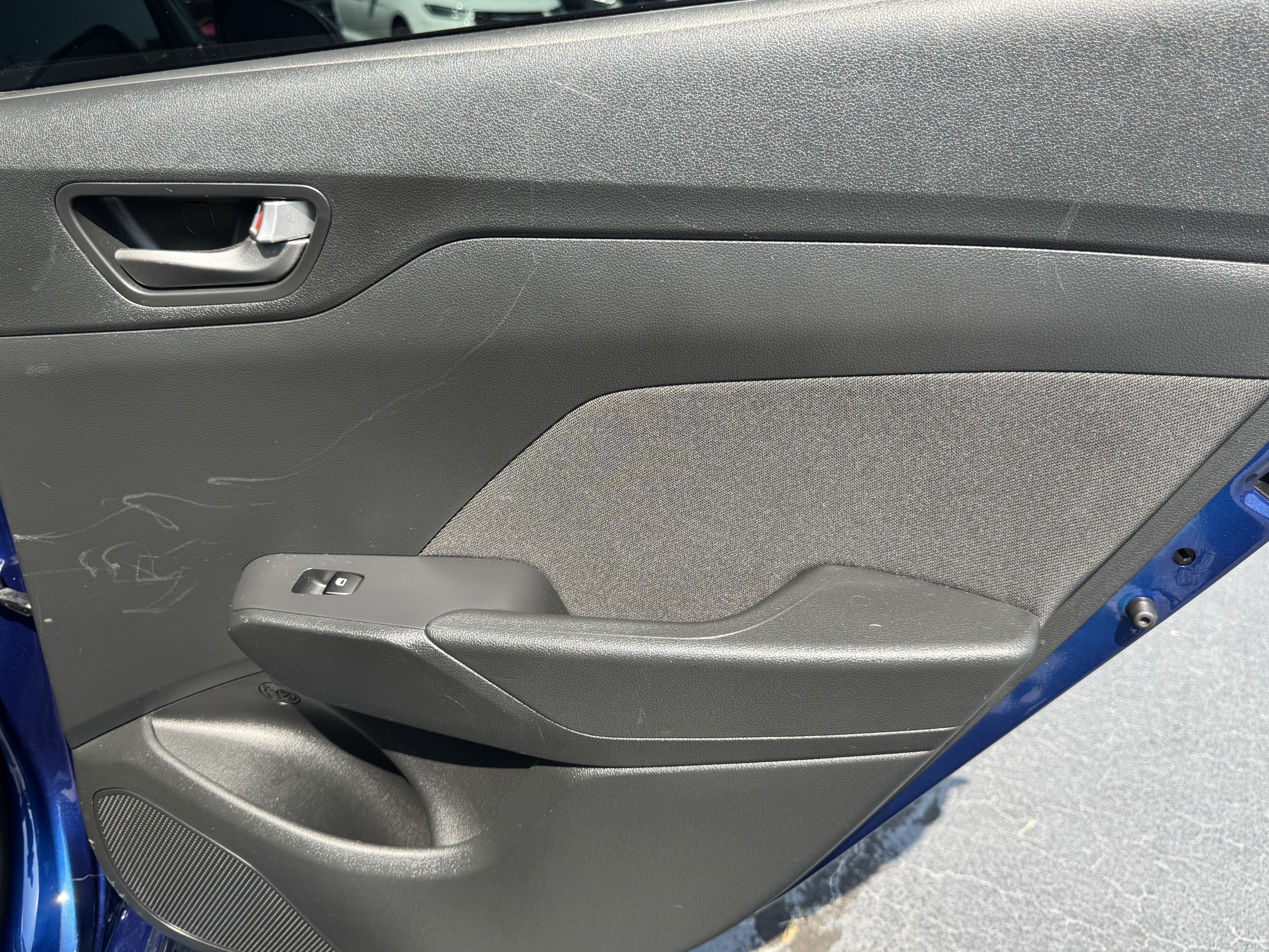 Used 2022 Hyundai Accent SE w/ Cargo Package FWD image 17