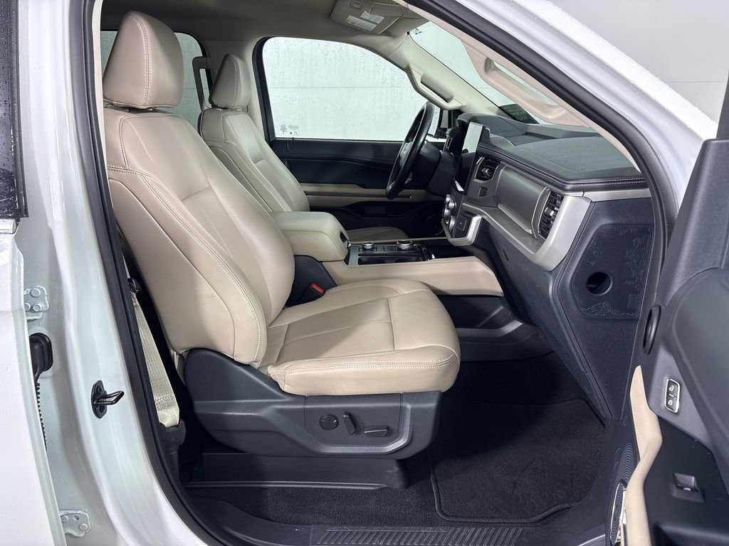 Certified 2024 Ford Expedition Max XLT image 7