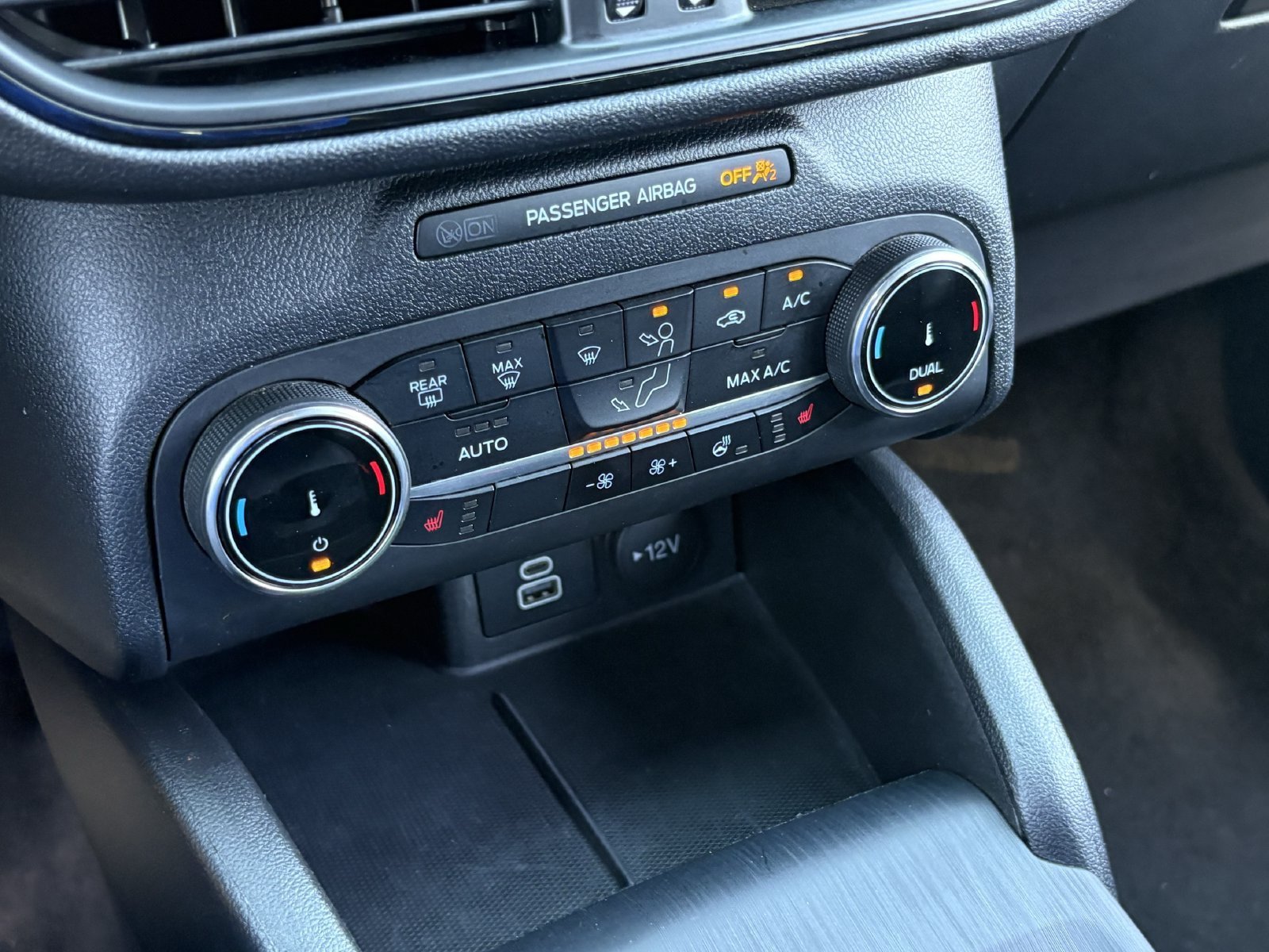 Certified 2025 Ford Escape ST-Line Select AWD/4WD image 31